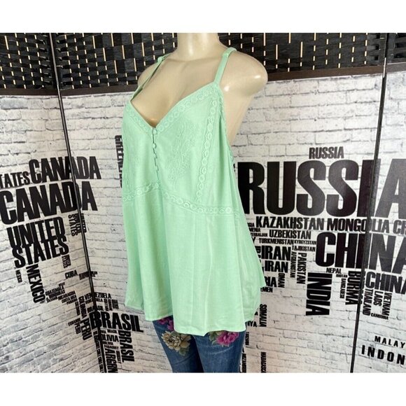 Torrid Plus 4 Mint Green Floral Lace Detail V-Neck Adjustable Strap Camisole - Picture 3 of 5